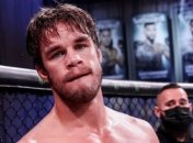 Боец ММА нокаутировал соперника запрещенным футбольным ударом (видео)