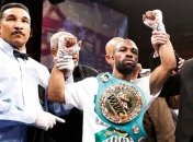 Бывший соперник Ломаченко снова стал чемпионом и бросает вызов украинцу