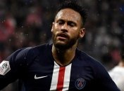 Неймар снова забивает, а фанаты ПСЖ в ответ забросали его мусором (Видео)