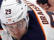 Лідер бомбардирів НХЛ закинув курйозну шайбу від ковзана суперника (Відео)