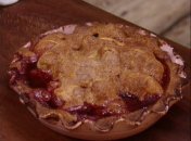 Пирог с яблоками и ежевикой