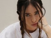 Лучшего места не было? Сольный клип Нади Дорофеевой вызвал шквал критики из-за надругательства над Майданом