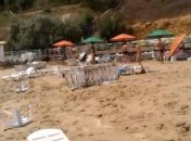 "Цунами" в Одессе: волна накрыла пляж (Видео) 