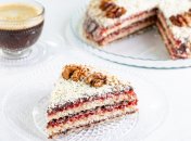 Вафельный торт с вареньем и сгущенкой