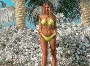 Жена нападающего сборной Украины засветила стройные ножки на отдыхе (фото)