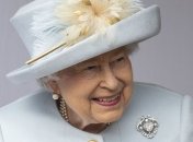 Привычки королевы: почему Елизавета II постоянно ест бананы вилкой