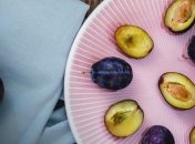  Смачно і дуже корисно: вагомі причини почати їсти сливи