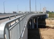 Девушка упала с недостроенного моста в Запорожье