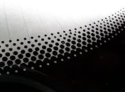 Пятнашки на лобовом стекле выполняют важную функцию