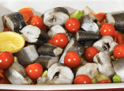 Запечений хек з овочами