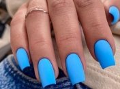 Красиві ідеї блакитного манікюру на весну 2024 року