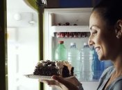 Ночной перекус: ТОП-9 безопасных продуктов, которые можно есть даже ночью