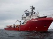 Италия, вопреки всему, приняла мигрантов в своем порту (Фото)