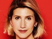 Анита Луценко показала отличную фигуру в стильном образе 