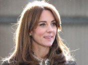 Примерная Кейт Миддлтон случайно оголила грудь, чем взбудоражила британцев (Фото)