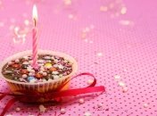 Самые приятные пожелания на День рождения 16 февраля: стихи и поздравительные открытки