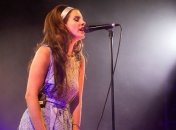 Лану Дель Рэй критикуют, когда она поет вживую 