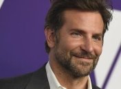 Давно не гуляли вместе: Брэдли Купер умилил сеть прогулкой с дочерью