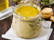 Такой яичный паштет подходит и ежедневному перекусу, и праздничному столу.