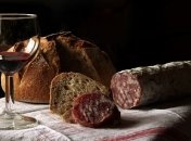 Медики назвали целебные свойства вина