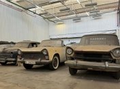 Автомобілі, які чекають на реставрацію