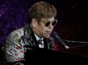 Элтон Джон едва не лишился зубов на концерте в Лас-Вегасе