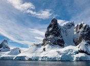 От Антарктиды откололись две ледяных глыбы