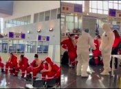 Крушение сухогруза в Черном море: выжившие украинские моряки прибыли в румынский порт Констанца (видео)