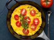 Такая яичница станет отличным завтраком (изображение создано с помощью ИИ)