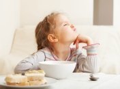 Переборчивость ребенка в еде может быть связана с расстройствами психики