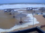 Стихия не унимается: появились новые фото и видео шторма на Азовском море