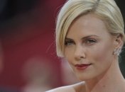 Дети Шарлиз Терон попали в объектив папарацци