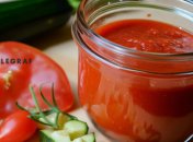 Этот кетчуп станет отличным дополнением к разным блюдам (изображение создано с помощью ИИ).