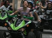 В Крыму парень и девушка слетели на квадроцикле со скалы