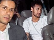 Неймар прибыл в клинику на операцию