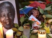 Сегодня весь мир чтит память Нельсона Манделы