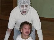 Невозможно сдержать смех: отцы, любящие посмеяться над своими детьми 