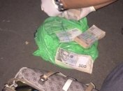 Двух чиновников Киевской ОГА задержали за взятку в 200 тысяч гривен