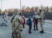 Дети до 16 лет могут уехать из страны только с сопровождением