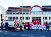 Во Франции профсоюзы заблокировали работу всех нефтяных заводов страны