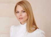 Всегда сдержанная Оля Фреймут засветила обнаженную грудь под жакетом (Фото)