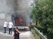 На трассе "Одесса-Киев" загорелся автобус с пассажирами (видео) 