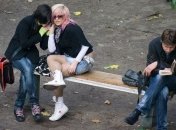 Украинский фотограф на протяжении 10 лет снимал жизнь на одной скамейке (Фото)