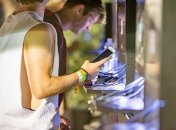 Шахраї не дрімають: як правильно користуватися публічною зарядкою телефону