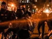 Сторонники и противники Трампа устроили яростные столкновения на улицах Вашингтона