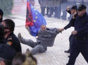 Беспорядки в Албании: Протестующие пытались прорваться в парламент 