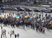 На Майдане Незалежности митингующие начали устанавливать палатки