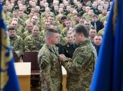 Президент присвоил звание Героя Украины четырем военным командирам