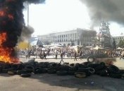 На Майдане снова подожгли автопокрышки и палатки