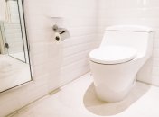 Туалет является замкнутым пространством, которое сложно проветрить